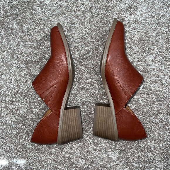 Pointed toe low cut booties - Picture 6 of 8
